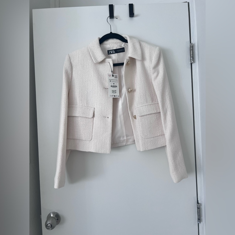 TEXTURED SHORT BLAZER